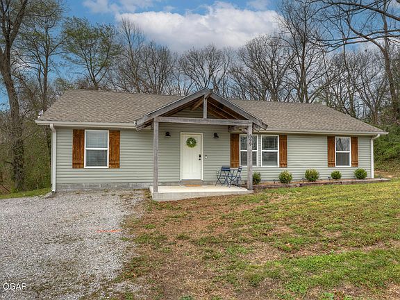 2nd image of 399 Hilltop Dr