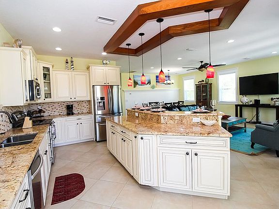 Modern Beach Kitchen