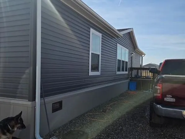 12974 Longview Dr, Watford City, ND 58835