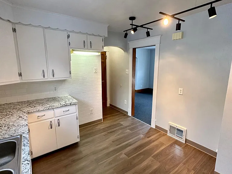 298 Nassau Ave #UPPER — Photo 3
