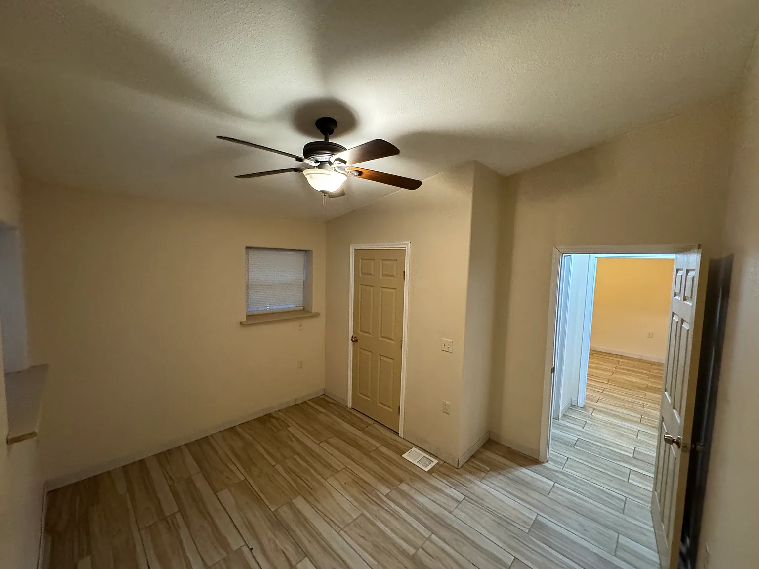 2 bed, 1000 sqft, $1,700 — Photo 4
