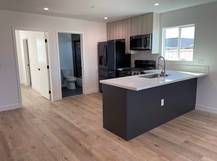 Rest Of November Free! Spacious 3 Bedroom 3.5 Bath + Den In Prime Thai Town Location!, Los Angeles, CA 90027