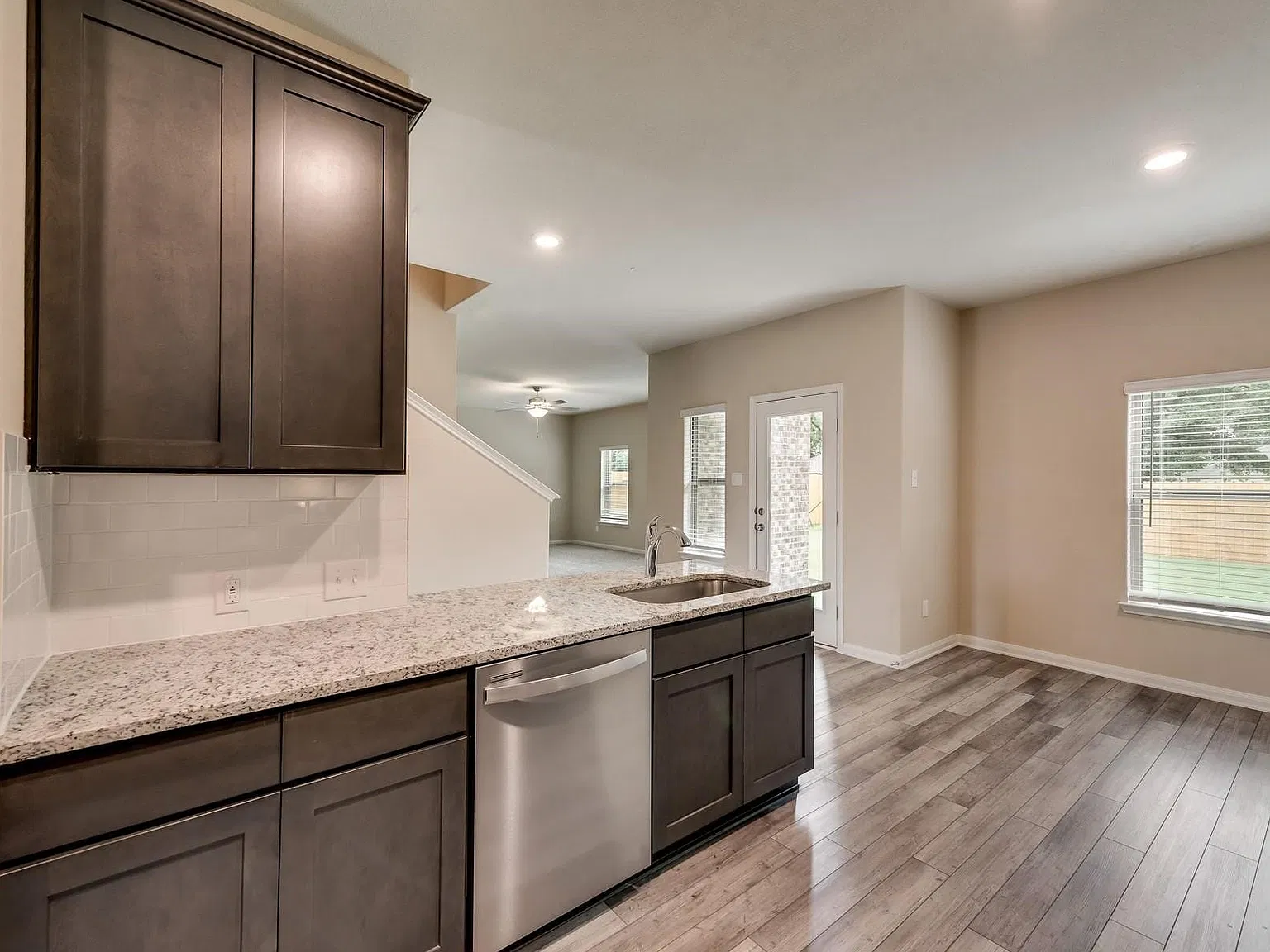 4 bed, 2.5 bath, 2292 sqft, $2,100 — Photo 4
