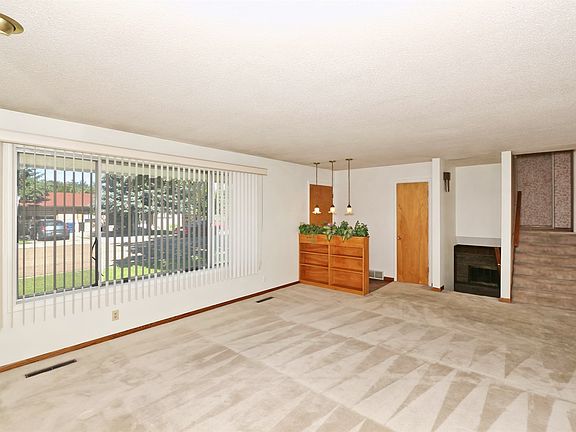 5th image of 204 N Gem St