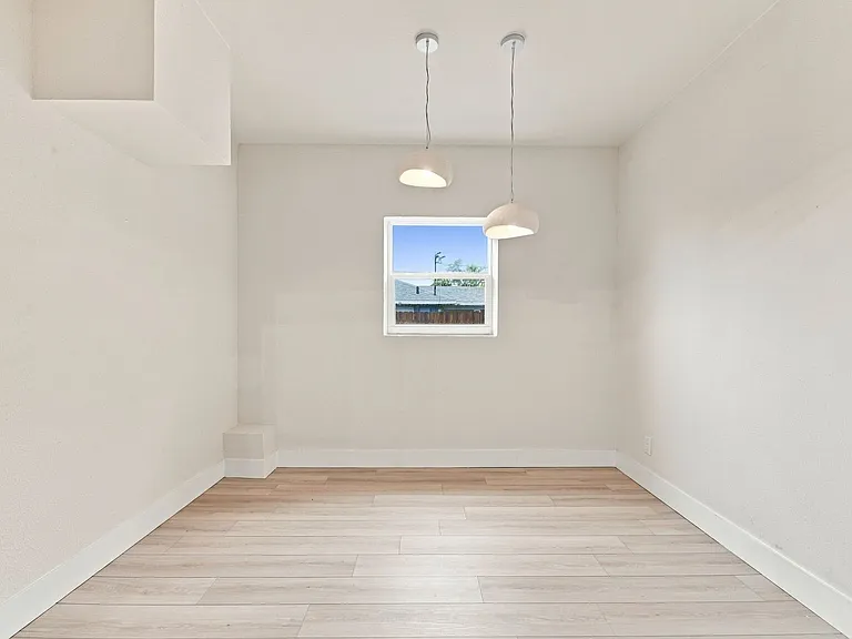 1161 Howard St — Photo 20