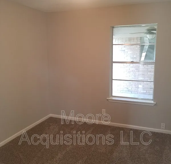 1833 Skyline Dr — Photo 9