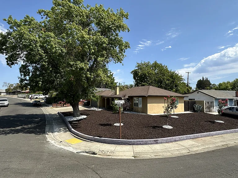 6200 Claussen Way — Photo 2