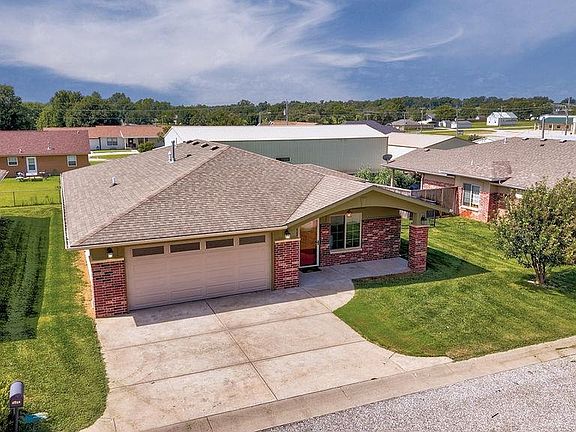 2nd image of 2209 Cottonwood Ln