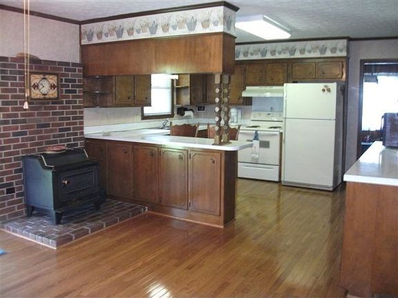 3rd image of 523 Rockwell Dr