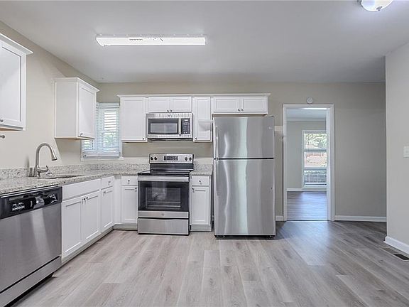 5th image of 2755 Rockcliff Rd SE