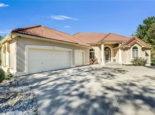 4305 SE Willow Place Ct, Blue Springs, MO 64014