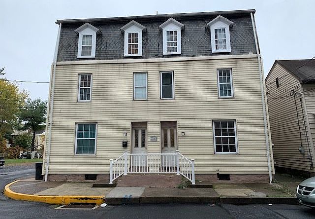 1st image of 140 Wilson St APT 3