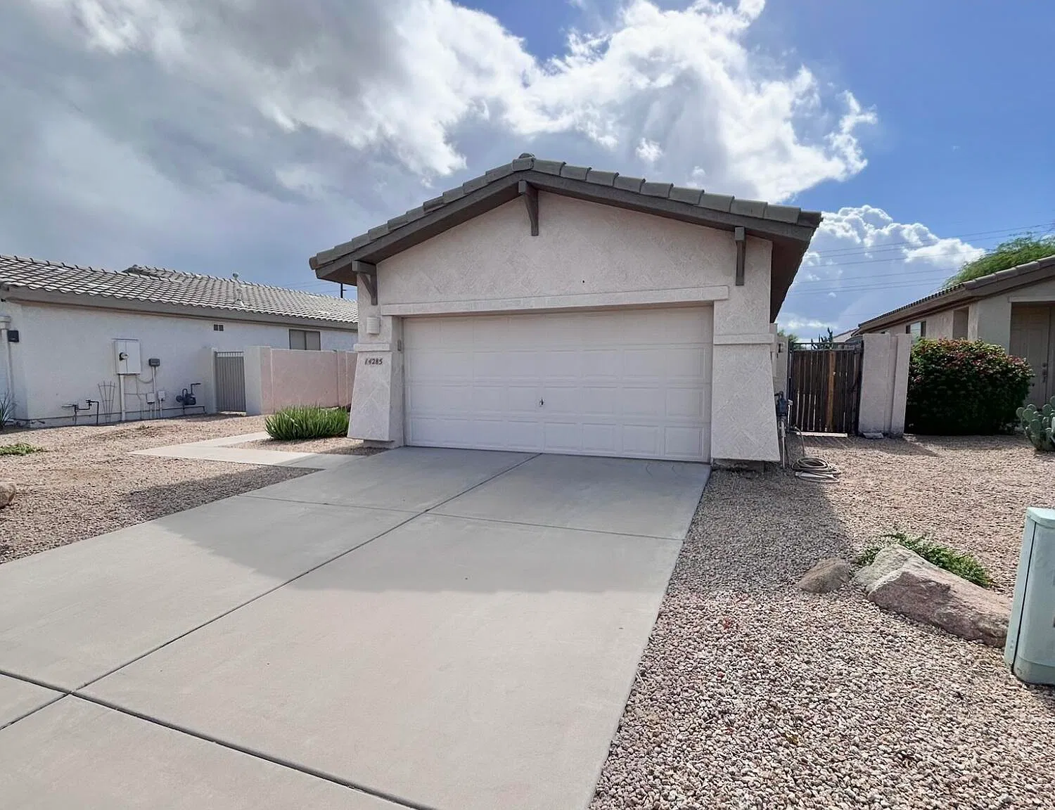 3 bed, 2.0 bath, 1560 sqft, $2,000 — Photo 2