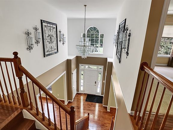 3rd image of 5975 Fincastle Dr