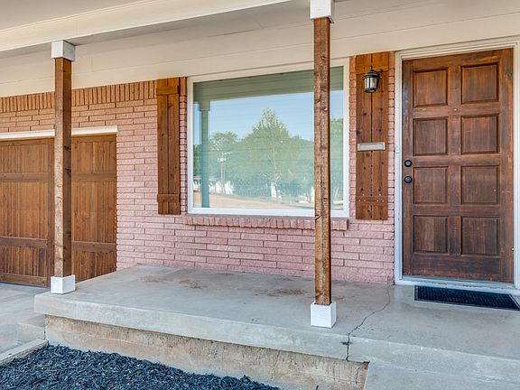 2nd image of 1306 Circle Park Blvd