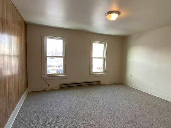 4th image of 37 Railroad Ave APT 2
