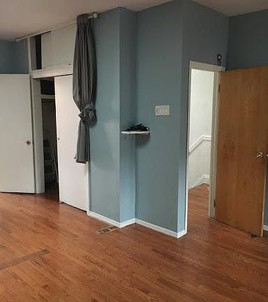 4th image of 918 40th St Fl 2nd
