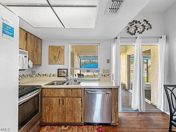 3rd image of 1219 SE 23rd Pl APT 7