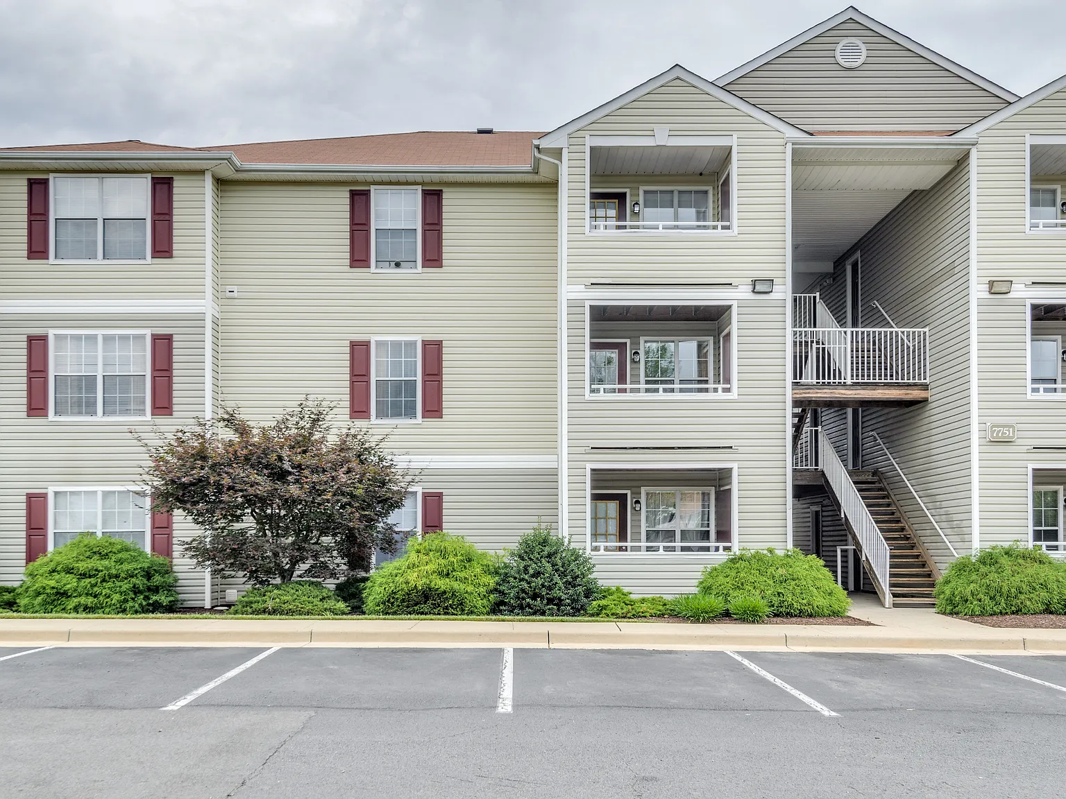 Woodburn Apartments — Photo 2