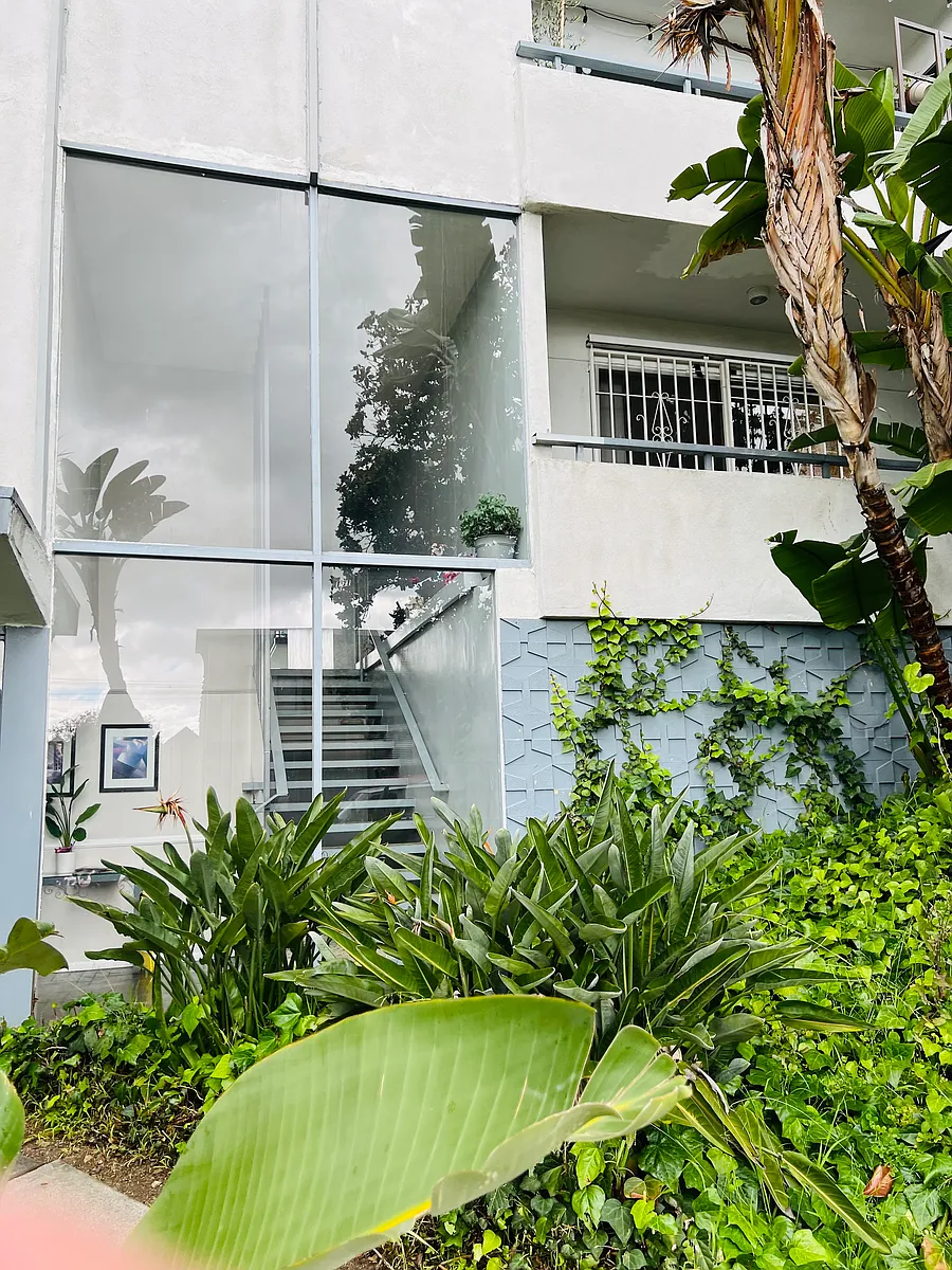 Building Photo - 345 S Doheny Dr #207