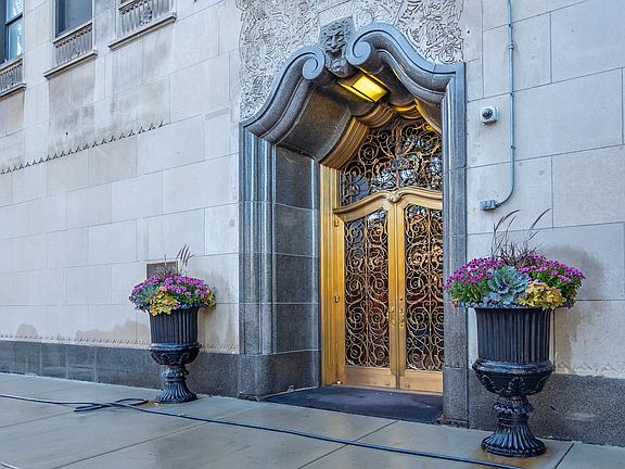 2nd image of 2000 N Lincoln Park W #1008