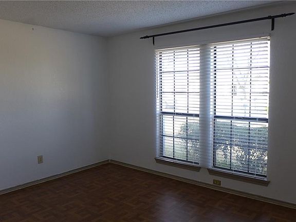 3rd image of 2302 Jamaica Pl