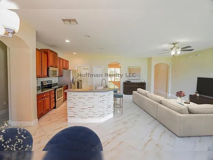 4 bed, 2.0 bath, 2176 sqft, $2,375 — Photo 3