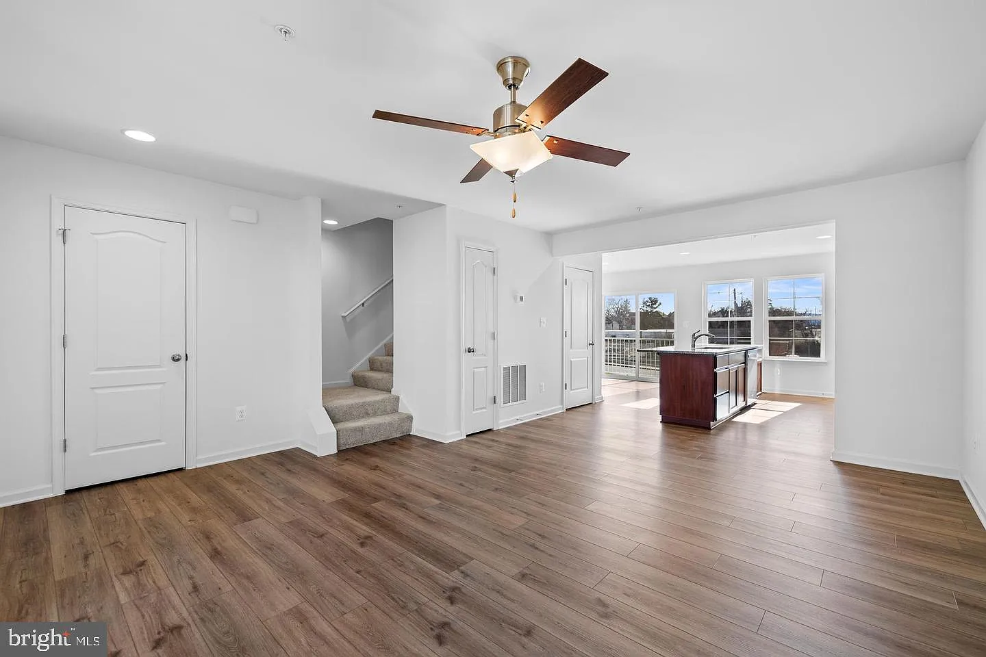 3 bed, 2.5 bath, 1253 sqft, $1,900 — Photo 4