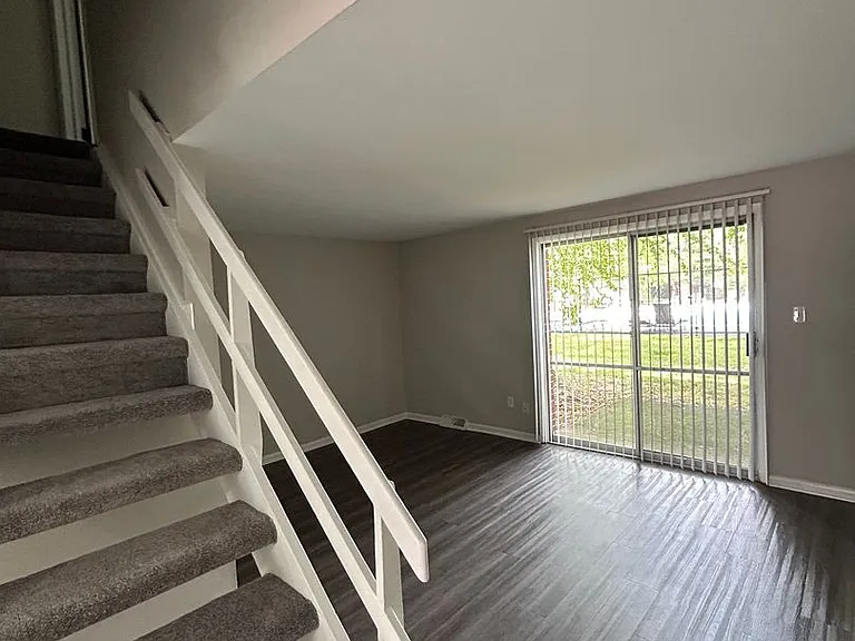 Coventry Court Townhomes — Photo 71