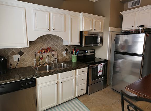 3rd image of 604 N Pine St APT 3