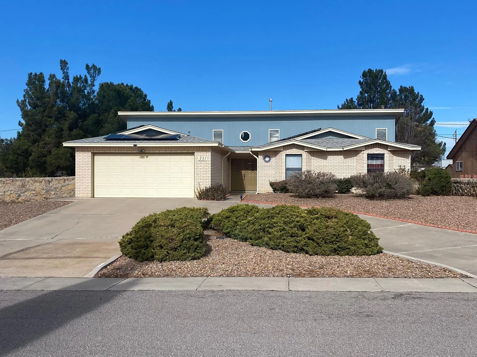 3 bed, 2100 sqft, $1,800 — Photo 4