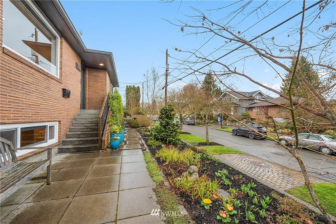 3 bed, 2000 sqft, $4,950 — Photo 2