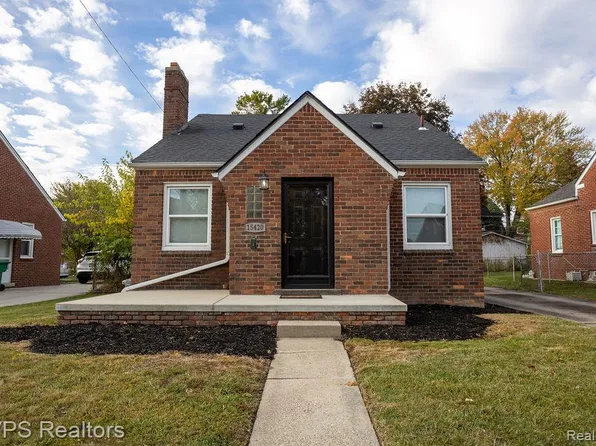 15420 Couzens Ave, Eastpointe, MI 48021
