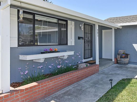4th image of 201 Folland Dr