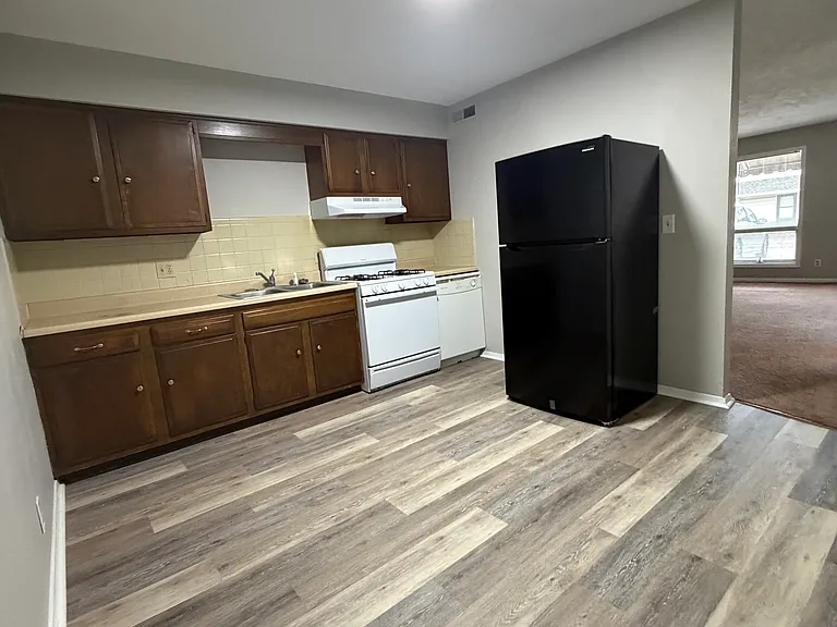 2104 E Empire St #5 — Photo 3