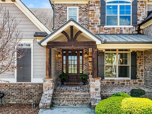 3rd image of 829 Christopher Rd