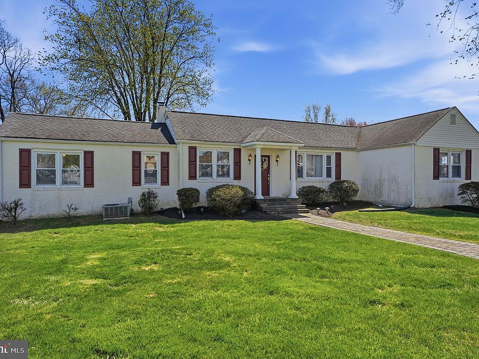 1st image of 1615 Pleasant Dr