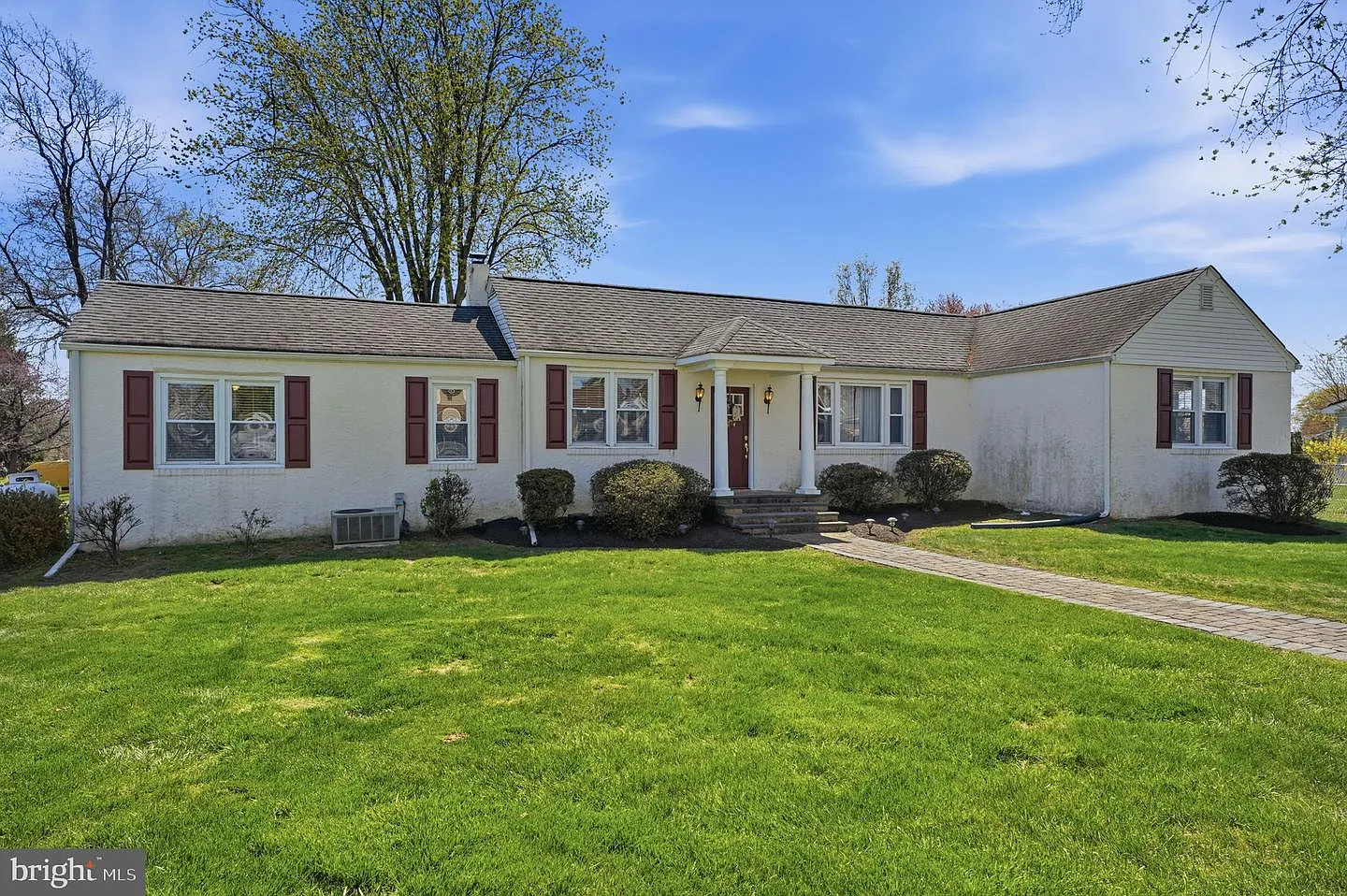 1615 Pleasant Dr photo 1