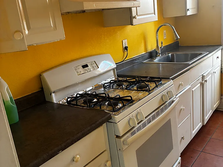 148 W Marshall St #C — Photo 11