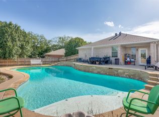 125 Timber Cross Ct, Azle, TX 76020