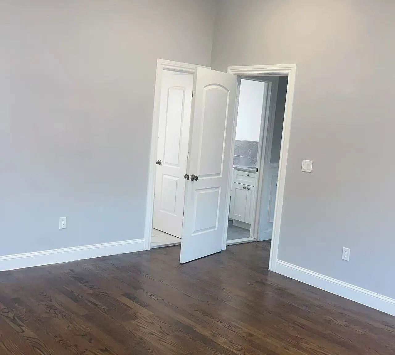 5 bed, 2000 sqft, $4,850 — Photo 4