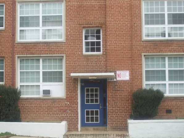 2 bed, 1.0 bath, $1,295, 4215 1st St SE APT 301, Washington, DC 20032
