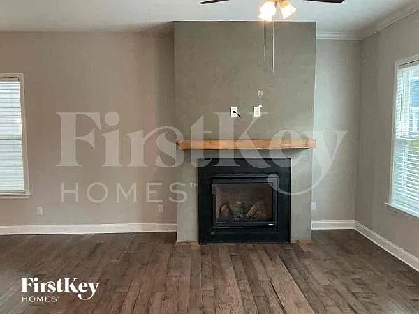 3 bed, 3.0 bath, 2430 sqft, $2,790 — Photo 2
