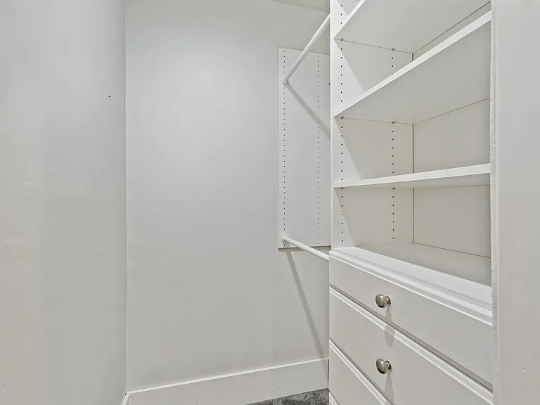 2455 Arlington Cres #C — Photo 23