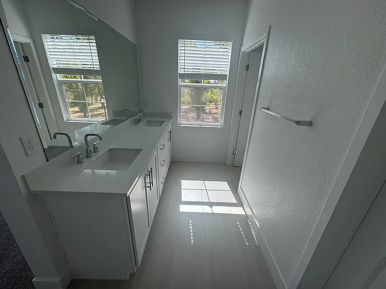 248 N Venice Pl — Photo 16