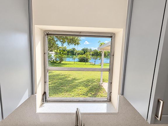5th image of 531 SW 11TH Avenue