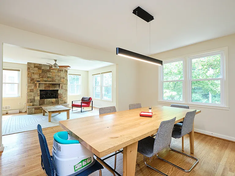 1318 Perry St NE — Photo 8