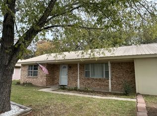 300 Walnut Hill Dr, Paris, TX 75462