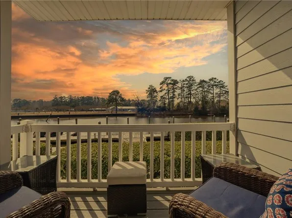 6 Harbor Watch Dr Unit 305, Chesapeake, VA 23320