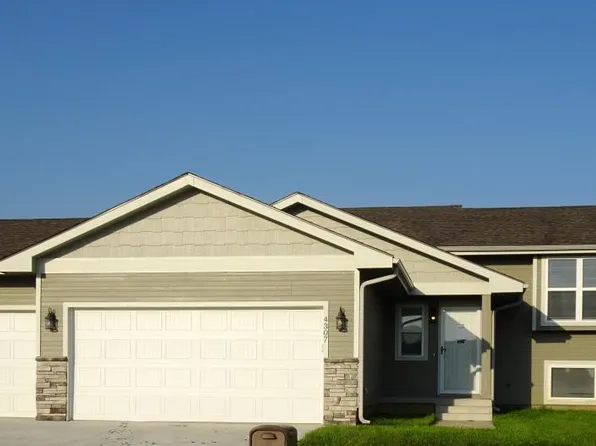 4307 SE Oakleaf Dr, Topeka, KS 66609